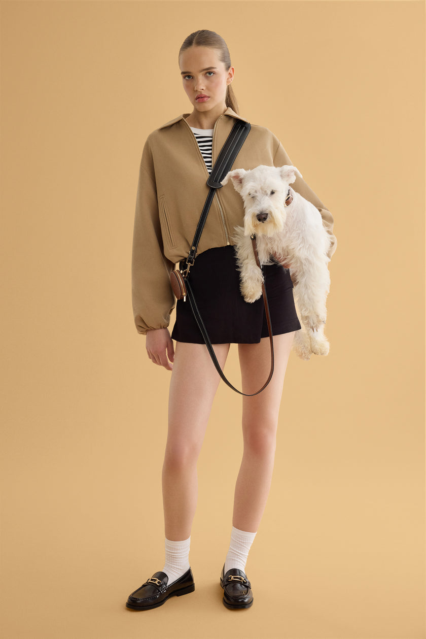 Hands-free leash and folding wallet from Arvak + Sól, featuring a compact wallet and adjustable leash for convenient outdoor use.