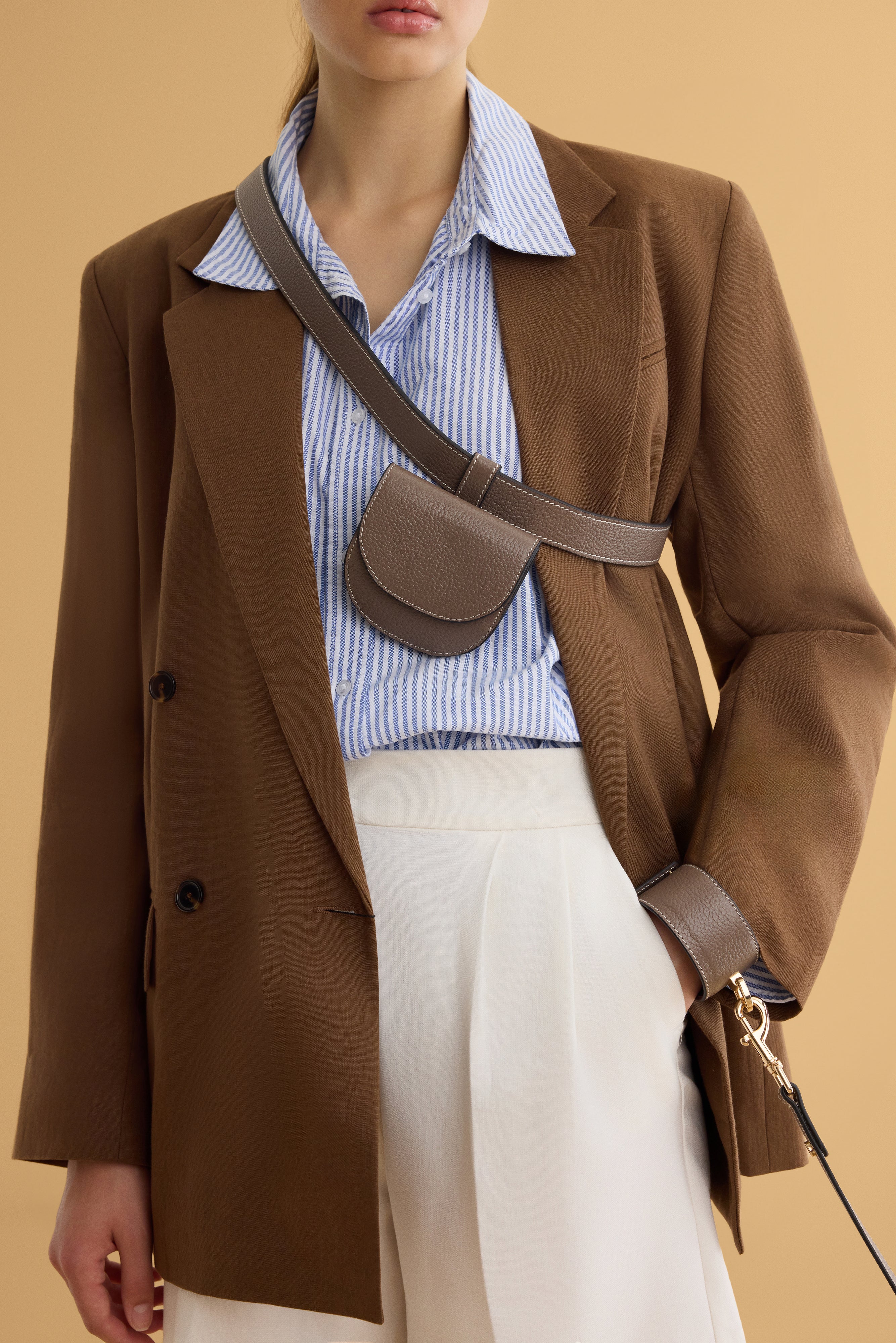 Leather belt from Arvak + Sól featuring a rustic buckle and detailed craftsmanship, ideal for casual or formal wear.